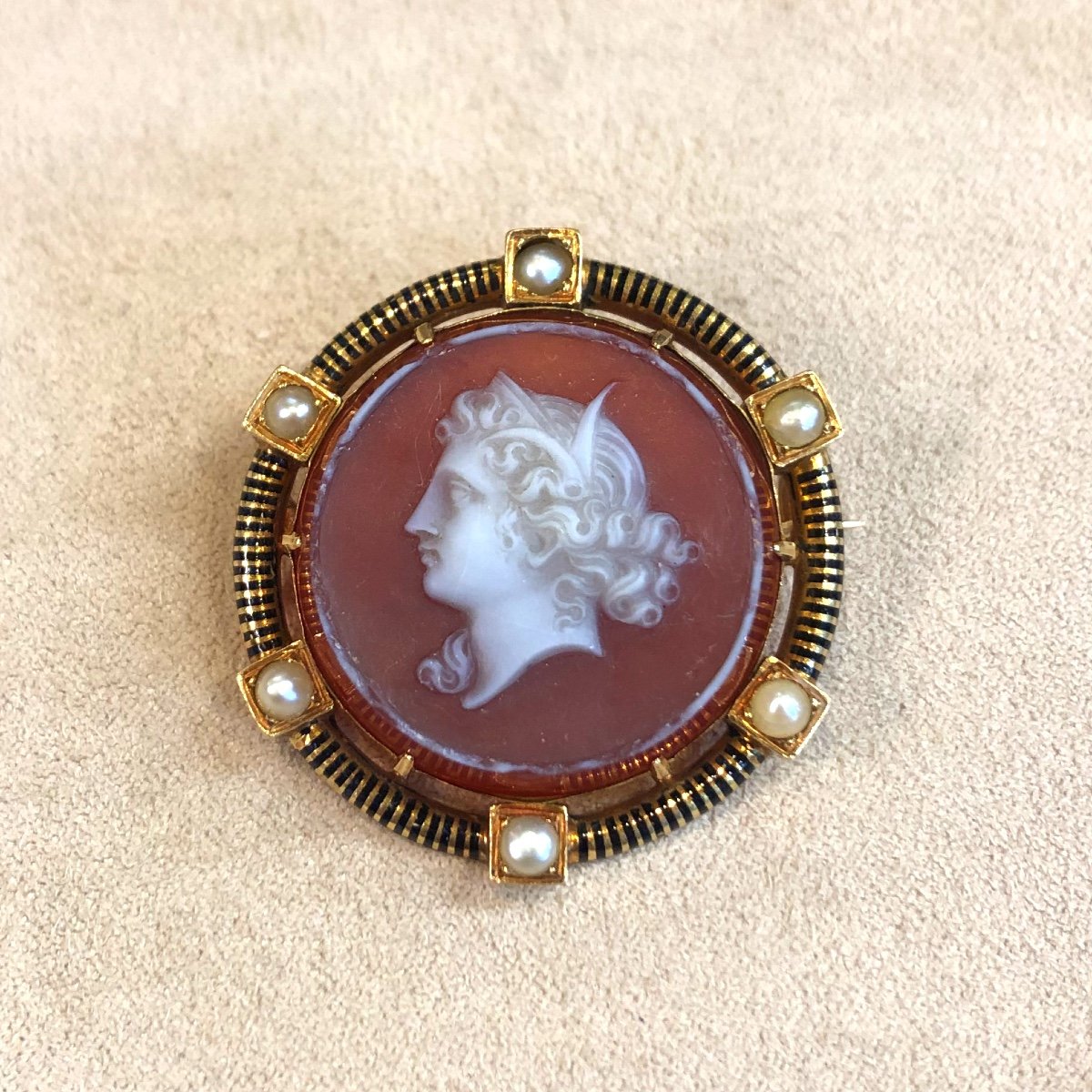 Broche Camée, émail Et Perles