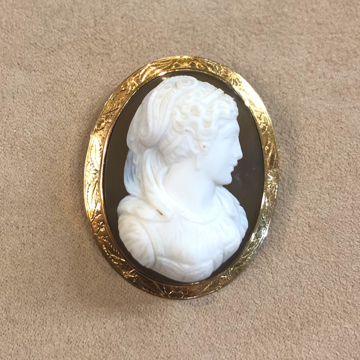 Agate Cameo Pendant