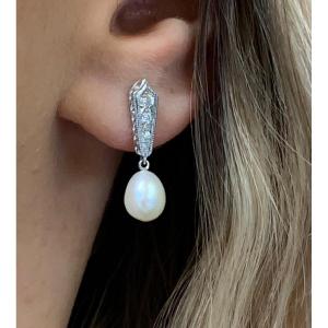 Une Paire De Boucles d'Oreilles Perles Pendantes