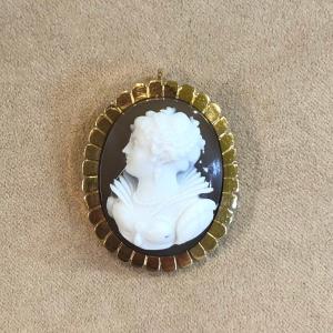 Agate Cameo Pendant