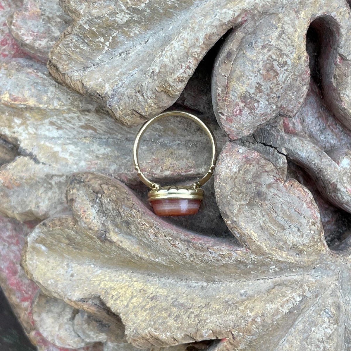 Bague En Or Avec Une Intaille d'Eros Chevauchant Un Hippocampe. XVIe/xviie Siècle. -photo-2