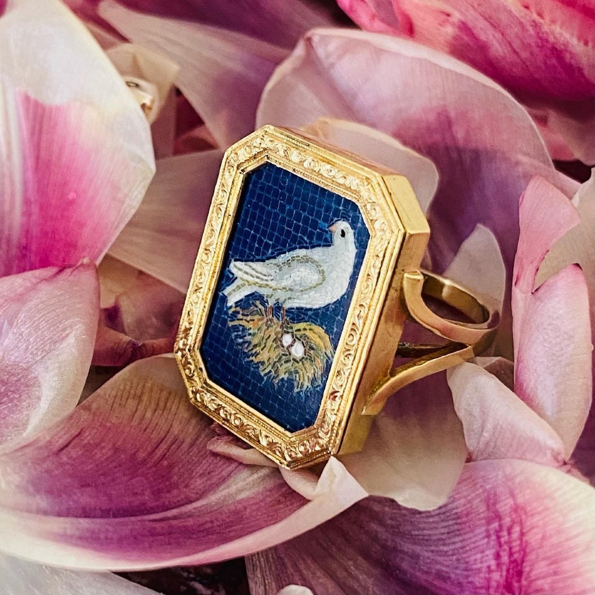 Gold Ring With A Micromosiac Of A Nesting Dove. Italian, Early 19th Century.-photo-4