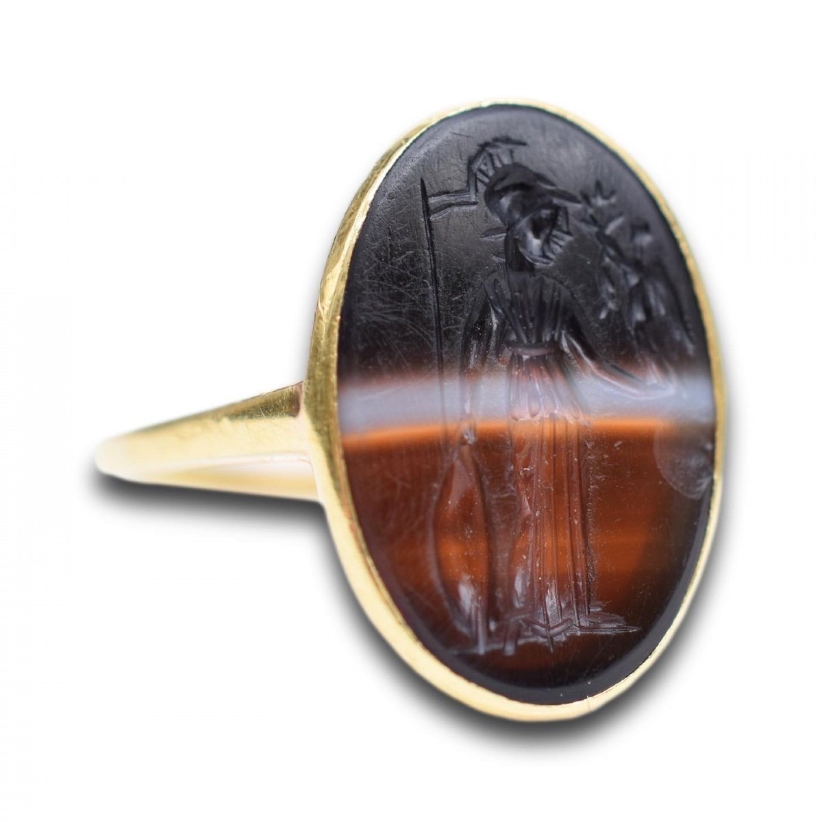 Banded Agate Intaglio Of Minerva With Winged Victory. Roman, 1st-2nd Century Bc-photo-1