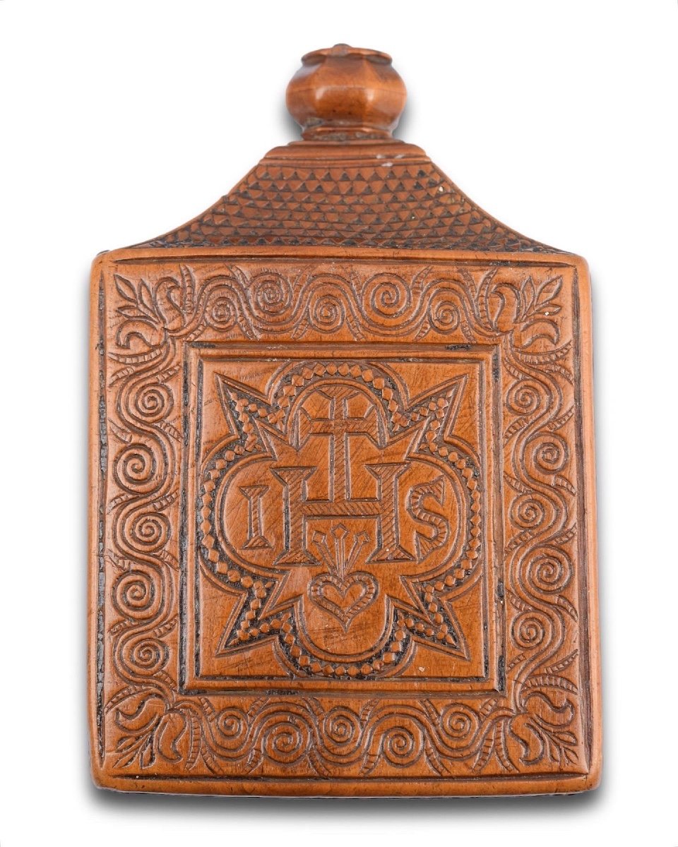 Engraved And Chip Carved Boxwood Flask And Box. French, Dated 1723.-photo-3