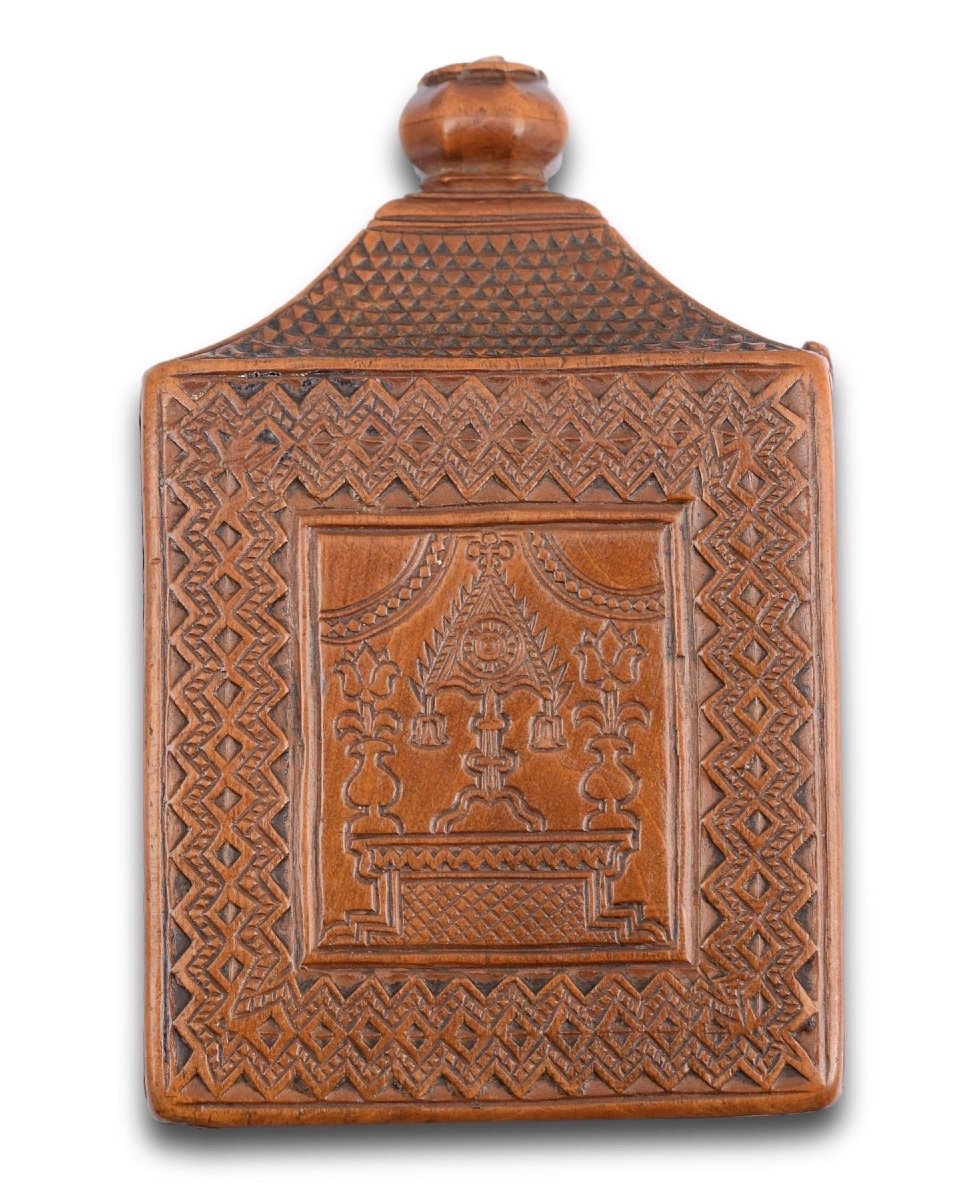 Engraved And Chip Carved Boxwood Flask And Box. French, Dated 1723.-photo-5