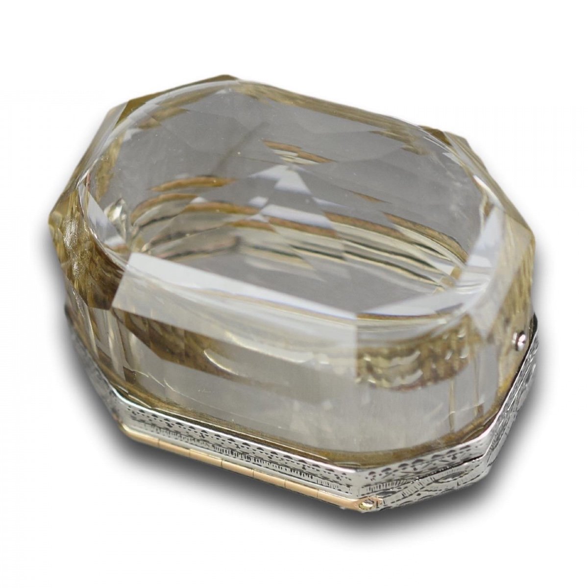 Silver Mounted Rock Crystal Snuff Box. English, Early 19th Century.-photo-1