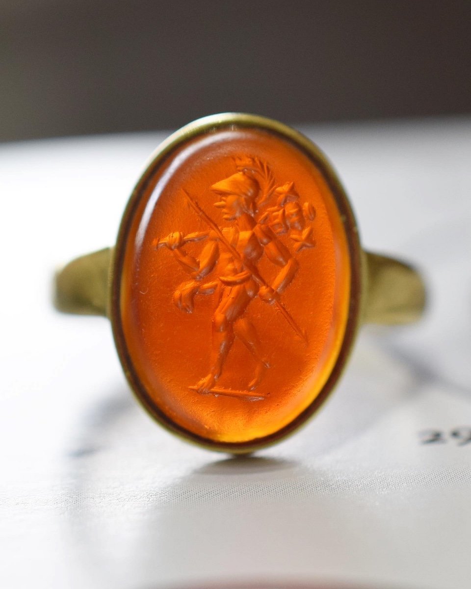 Bague En Or Avec Une Ancienne Intaille En Cornaline De Mars. Romain, Iie Siècle Après J. -photo-1