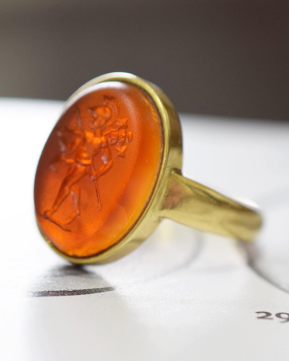 Bague En Or Avec Une Ancienne Intaille En Cornaline De Mars. Romain, Iie Siècle Après J. -photo-2