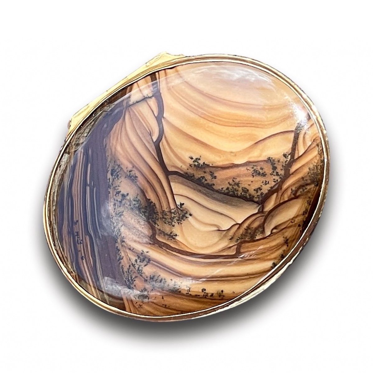 Gold Mounted Petrified Wood Agate Snuff Box. English, 18th Century.