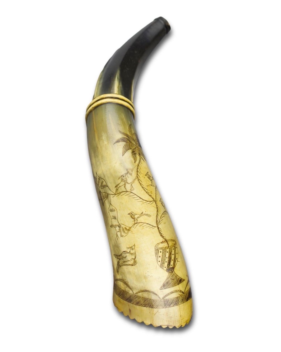 Engraved Cow Horn Powder Flask. Australian Colonial, 19th Century.-photo-1