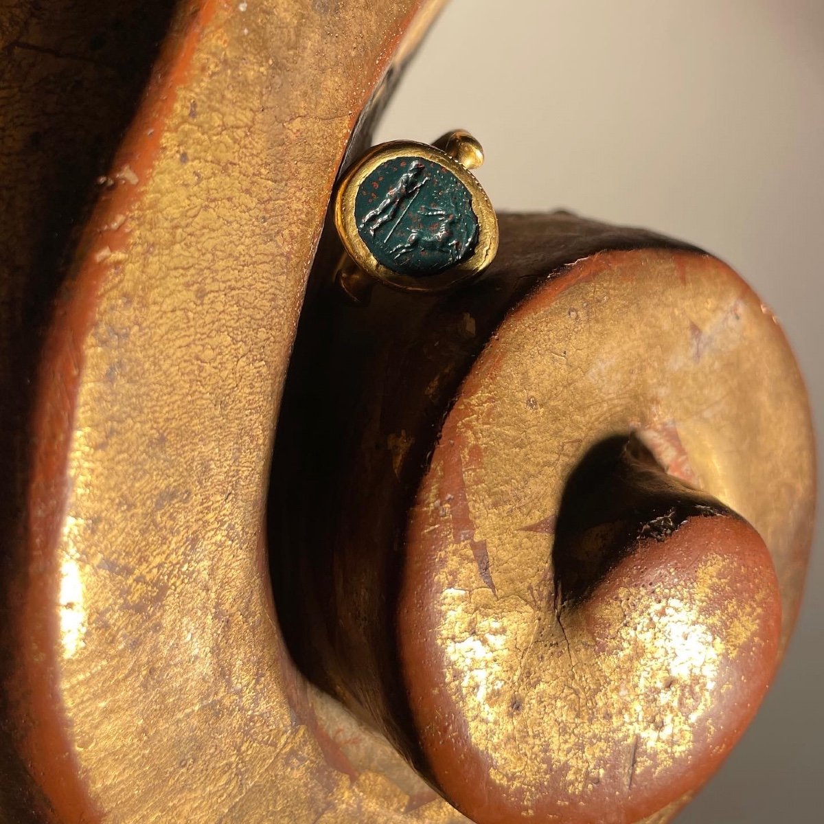 Ancient Gold Ring Set With A Bloodstone Intaglio, 1st Century Bc/ad.-photo-6