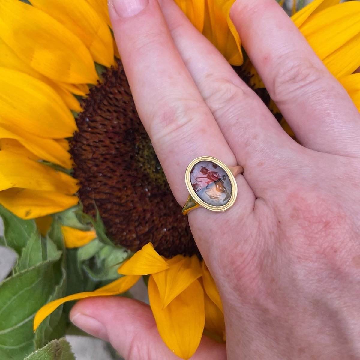 Gold Ring With An Ancient Intaglio Of A Fisherman. Roman, 1st - 2nd Century Ad.-photo-3