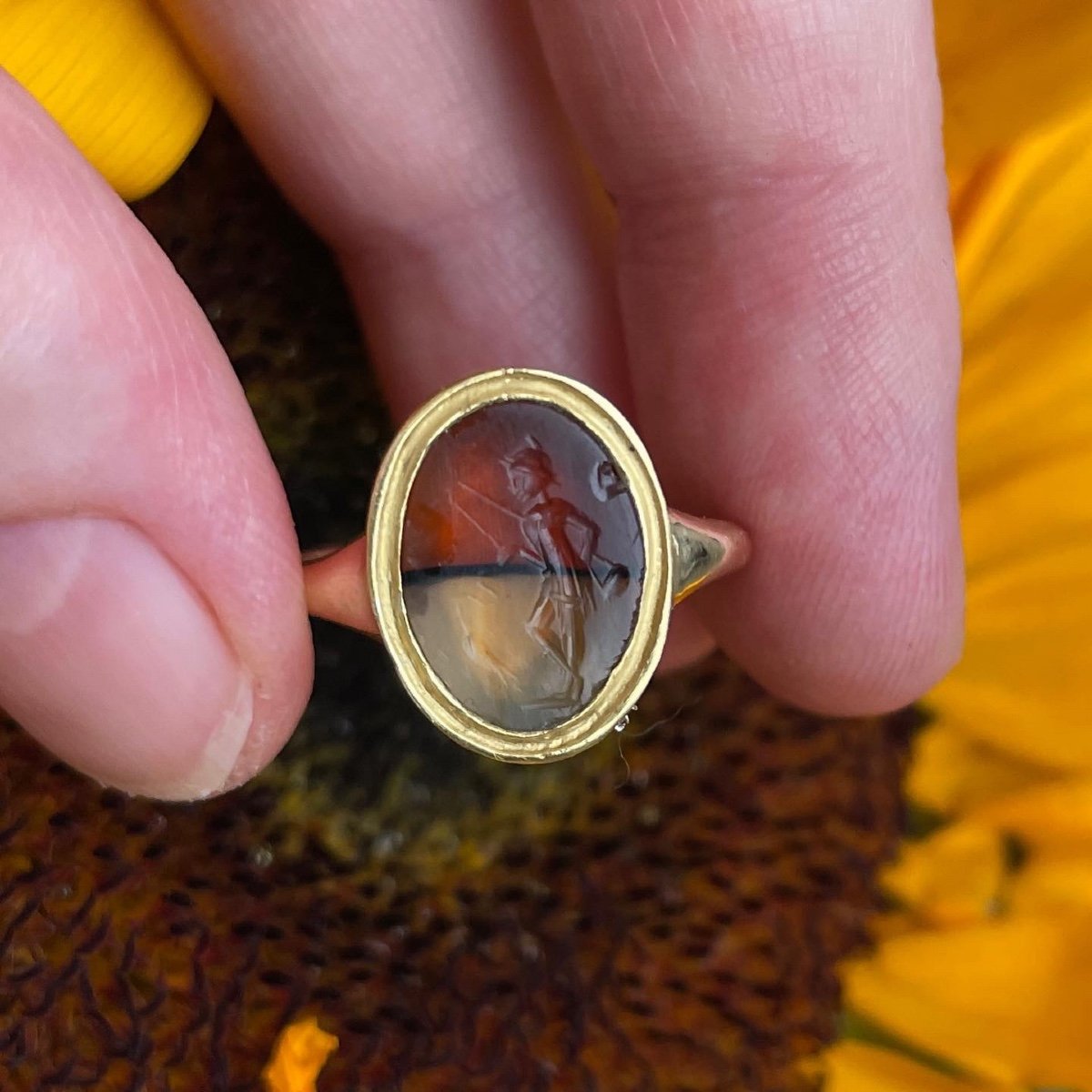 Gold Ring With An Ancient Intaglio Of A Fisherman. Roman, 1st - 2nd Century Ad.-photo-4