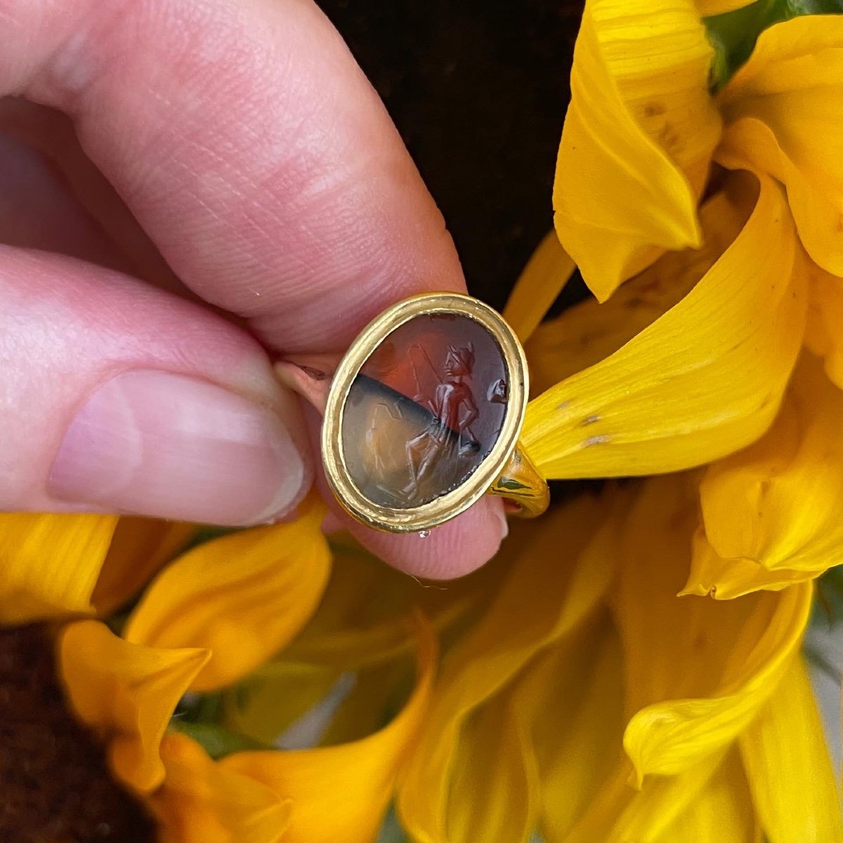 Gold Ring With An Ancient Intaglio Of A Fisherman. Roman, 1st - 2nd Century Ad.-photo-5