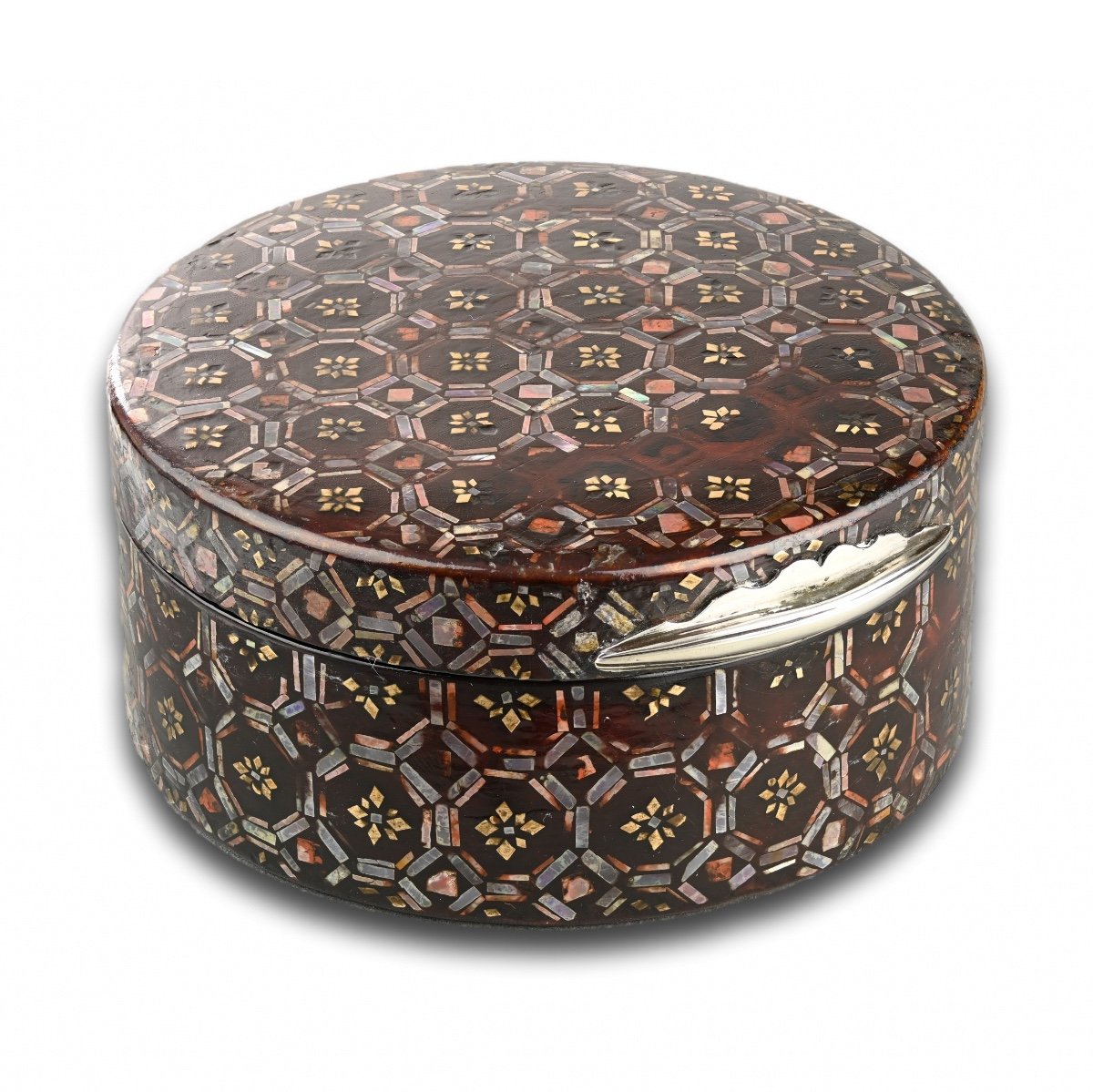 Lacquer And Mother Of Pearl Snuff Box. German, 18th Century.