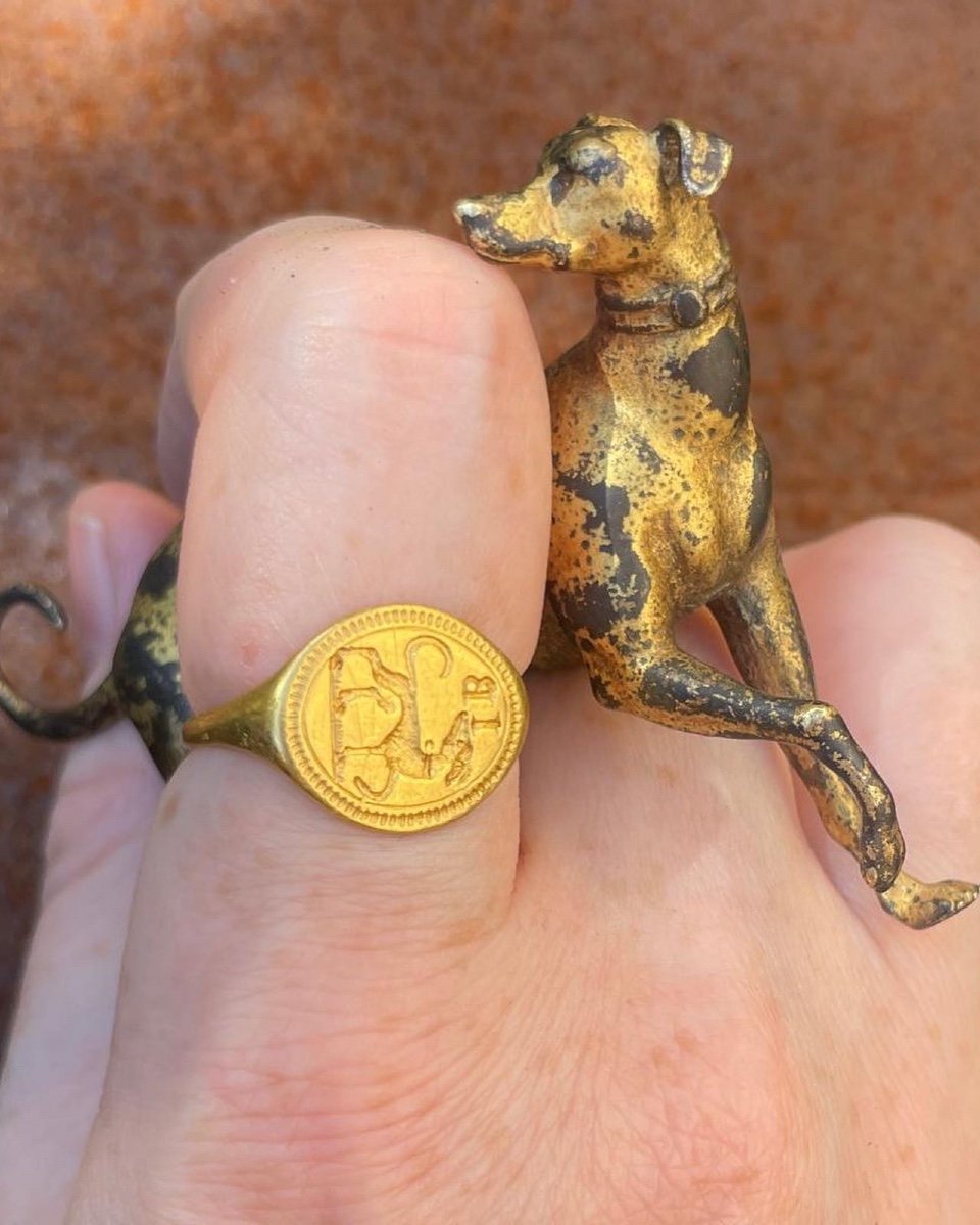 Gold Signet Ring Engraved With A Faithful Hound. English, Late 16th Century.-photo-2