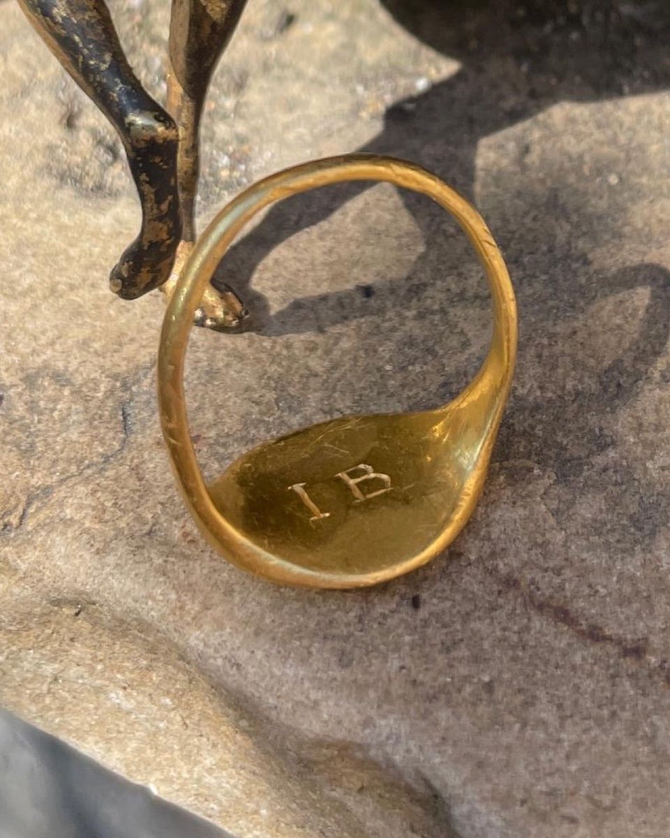 Gold Signet Ring Engraved With A Faithful Hound. English, Late 16th Century.-photo-3