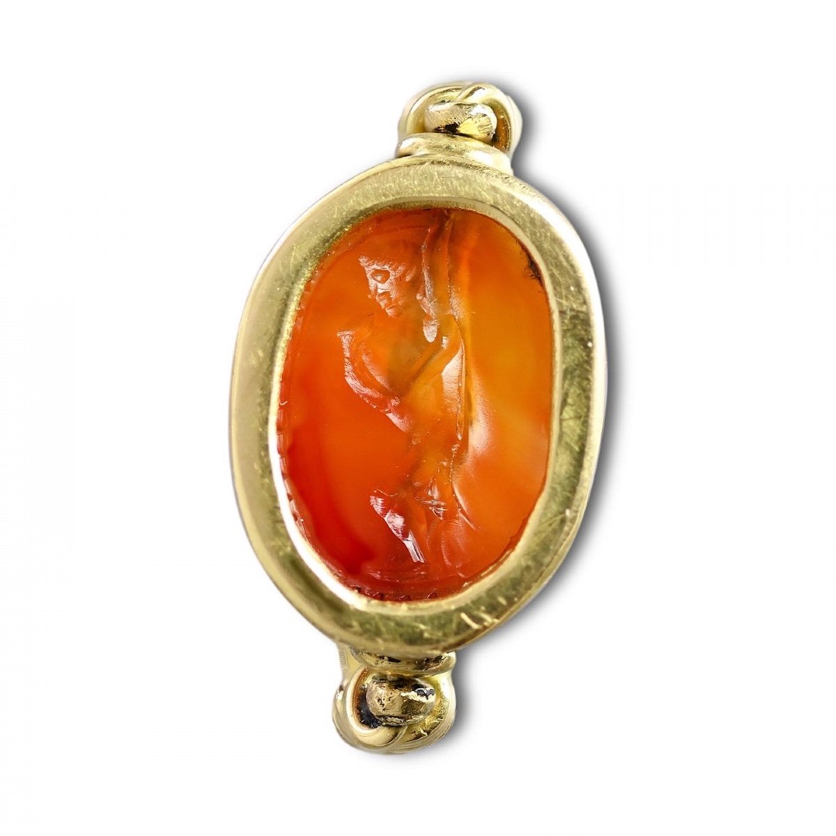 Gold Ring With An Etruscan Carnelian Scarab Of A Figure Carrying An Amphora.-photo-3