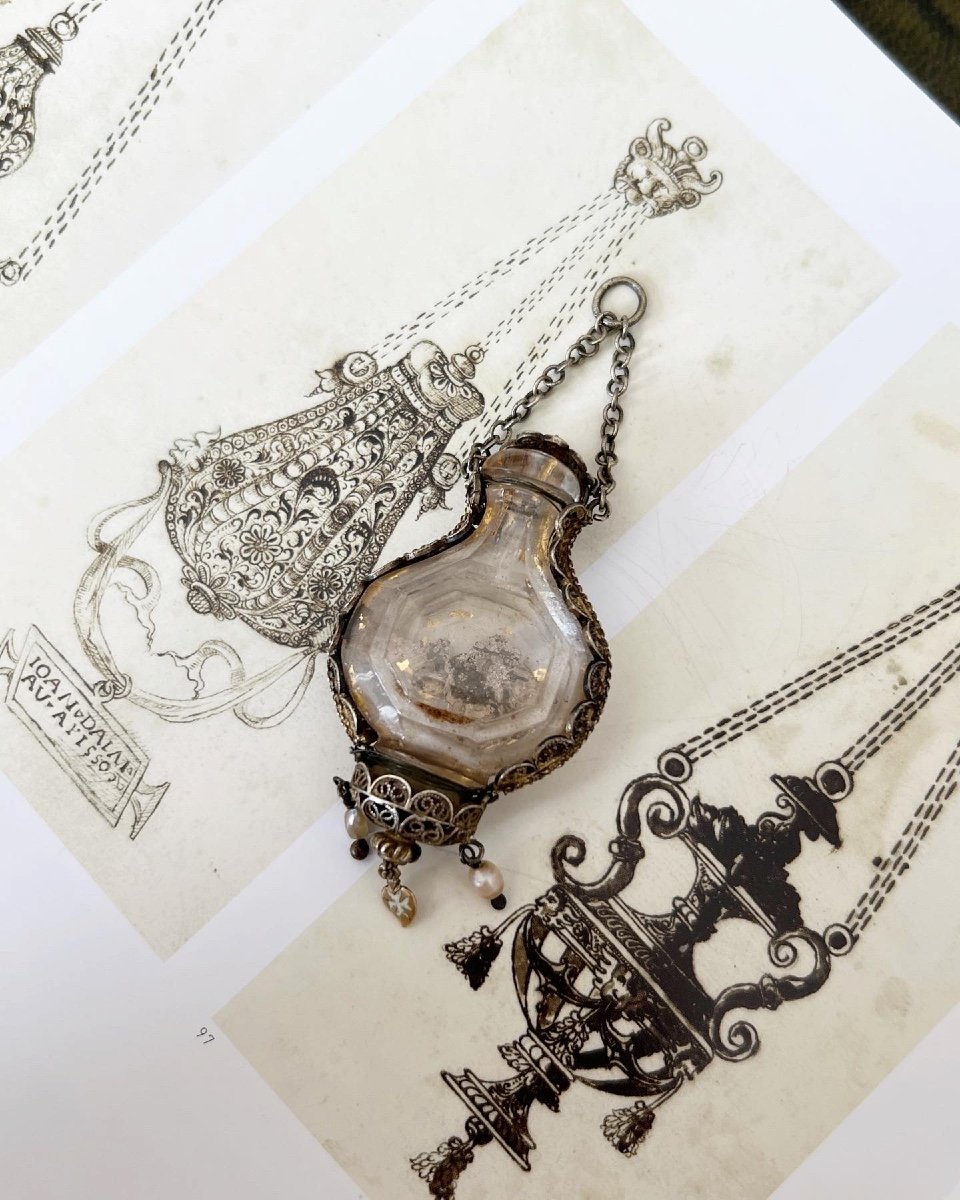 Silver Gilt Filigree Mounted Rock Crystal Flask Pendant. Spanish, 17th Century.-photo-1