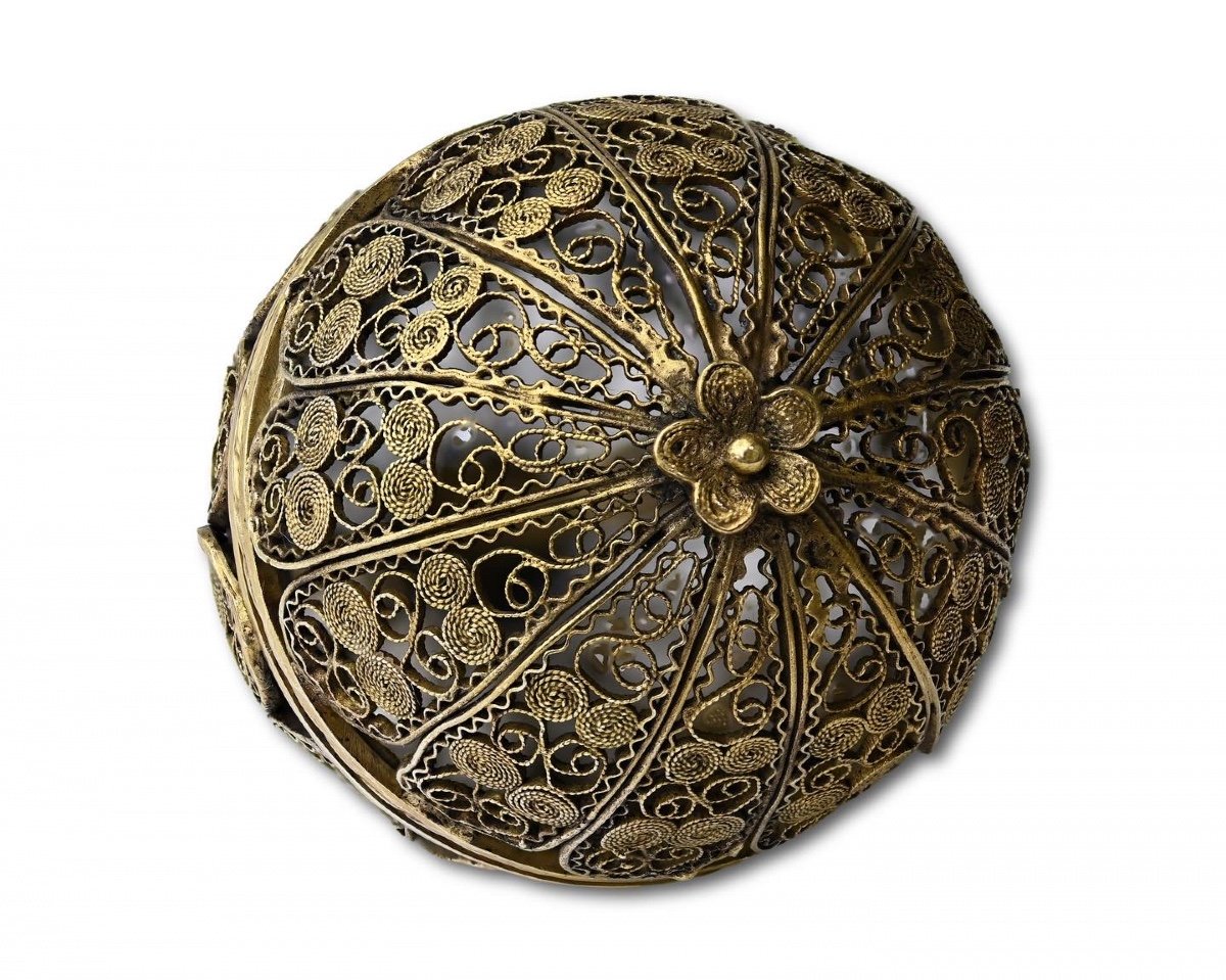 Large Filigree Silver Gilt Ball Form Pomander. Spanish, Circa 1700.-photo-2