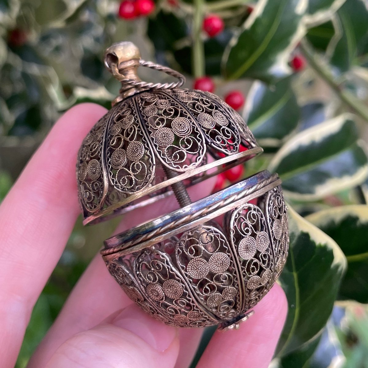 Large Filigree Silver Gilt Ball Form Pomander. Spanish, Circa 1700.-photo-7