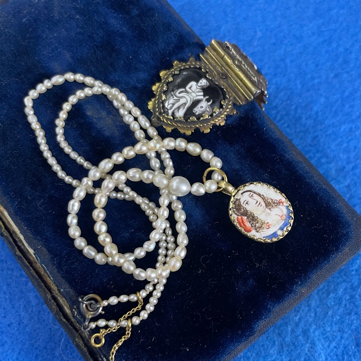 Gold And Enamel Pendant With The Busts Of Beautiful Ladies. French, 17th Century-photo-5