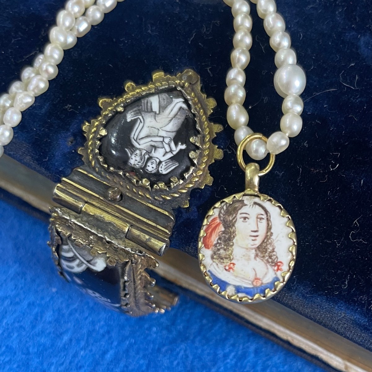 Gold And Enamel Pendant With The Busts Of Beautiful Ladies. French, 17th Century-photo-7