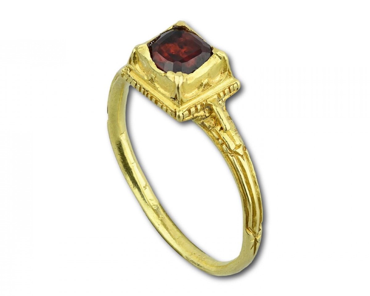 Renaissance Gold Ring With A Table Cut Garnet. Western Europe, Late 16th Century-photo-1