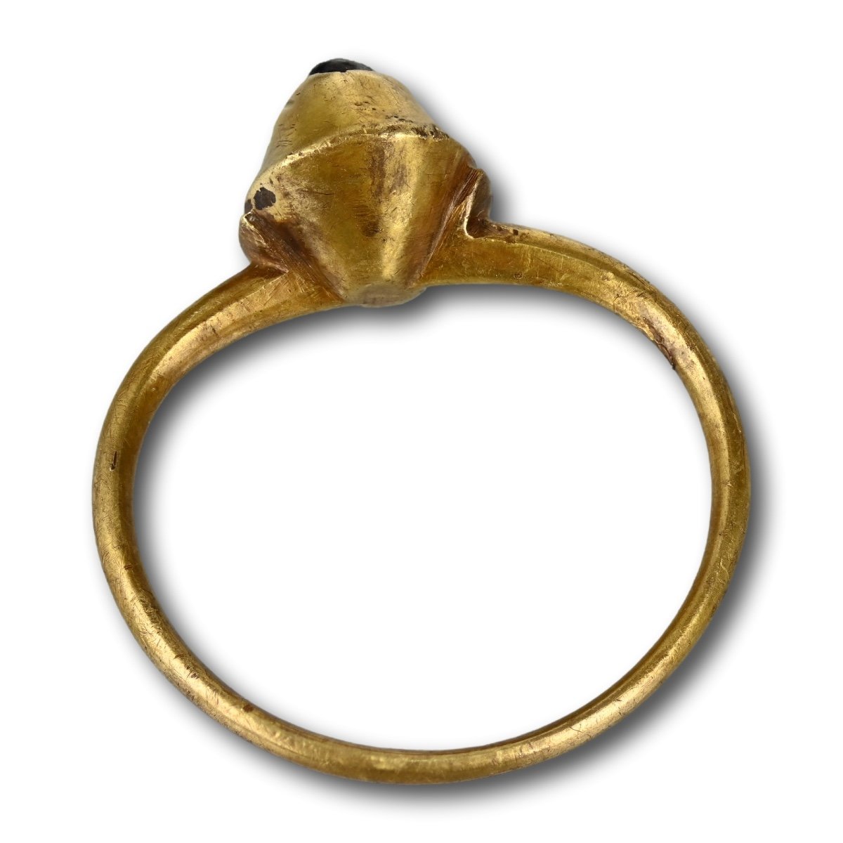 Medieval Stirrup Ring Set With A Cabochon Garnet. English, 13/14th Century.-photo-3