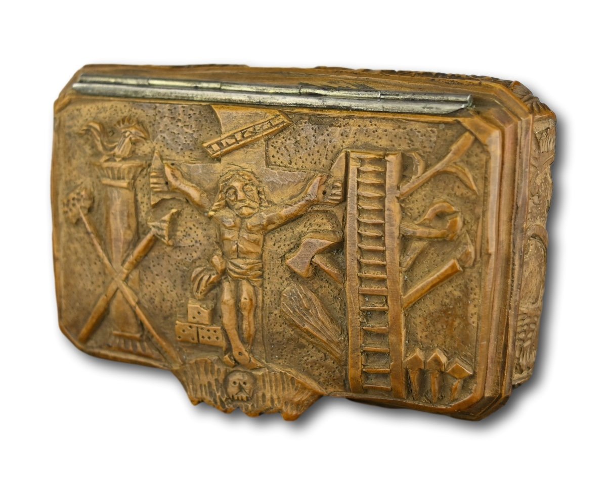 Boxwood Snuff Box Carved With The Crucifixion. German, 18th Century.