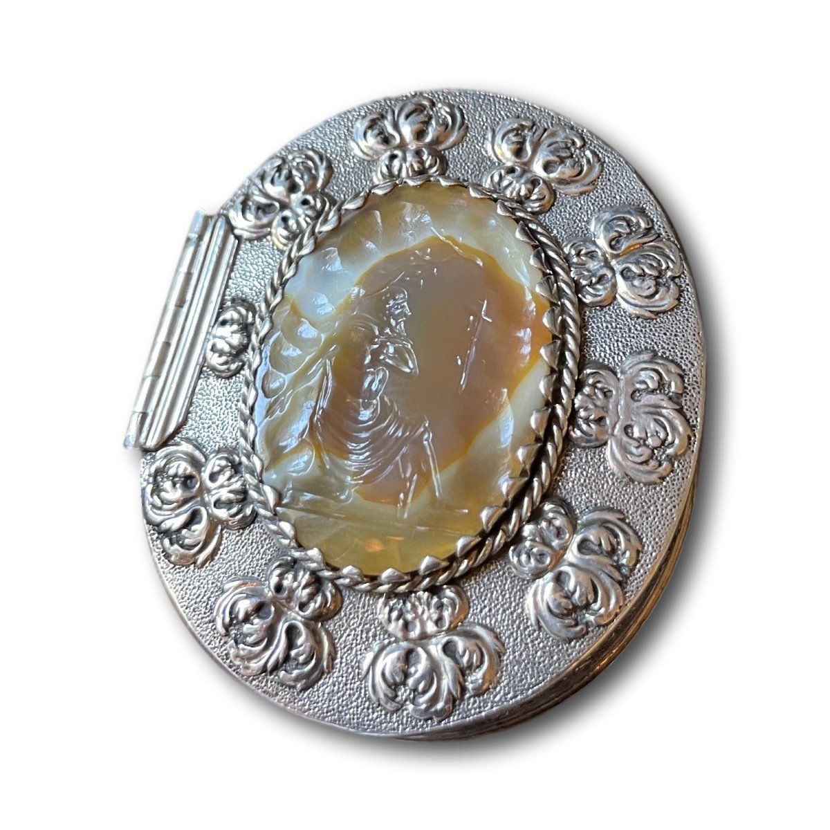 Tabatière En Argent Avec Une Intaille En Agate De Saint Jérôme. Anglais, XVIIe Siècle.  