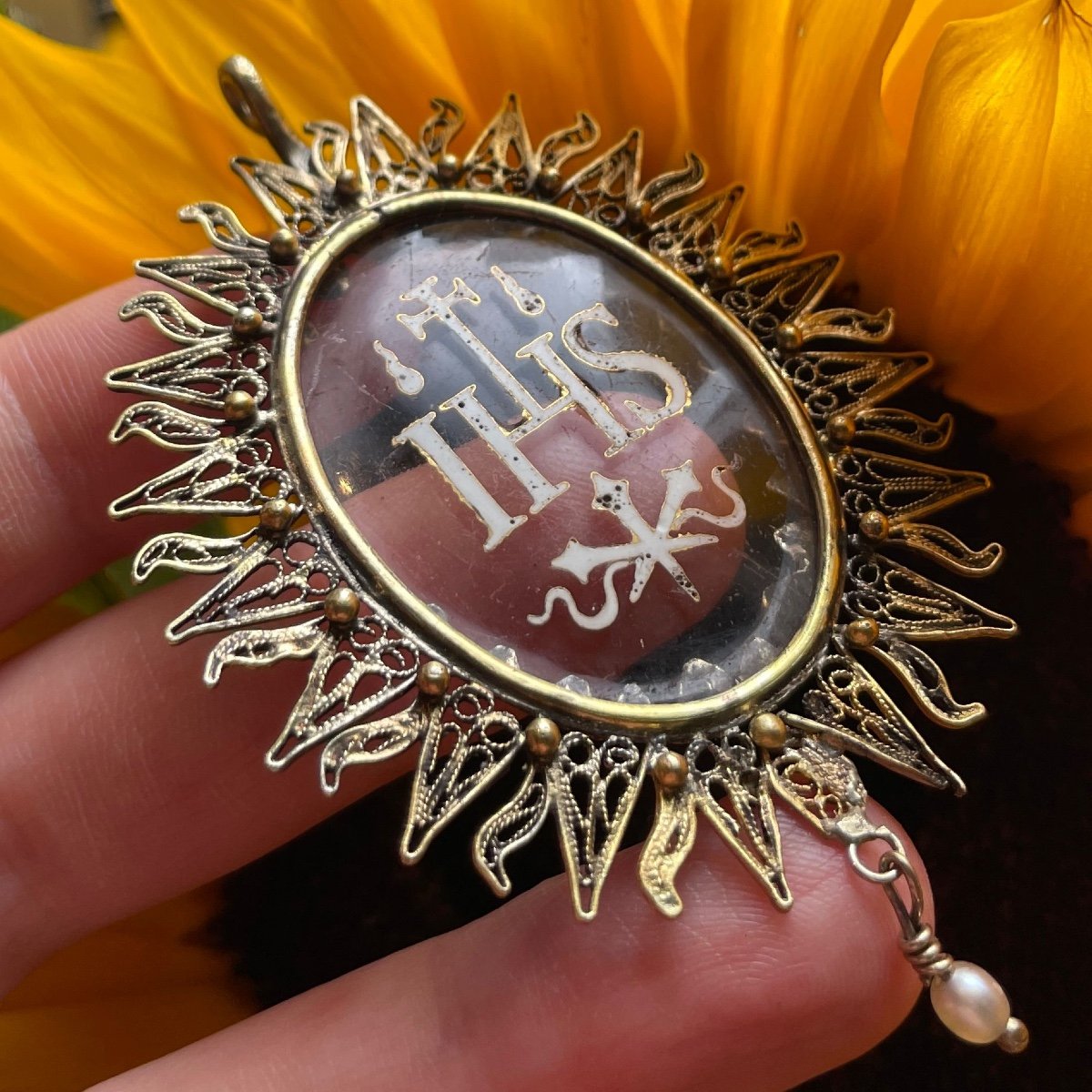 Silver Gilt Pendant With An Enamelled Glass ’ihs’. Spanish, Mid 17th Century.-photo-3