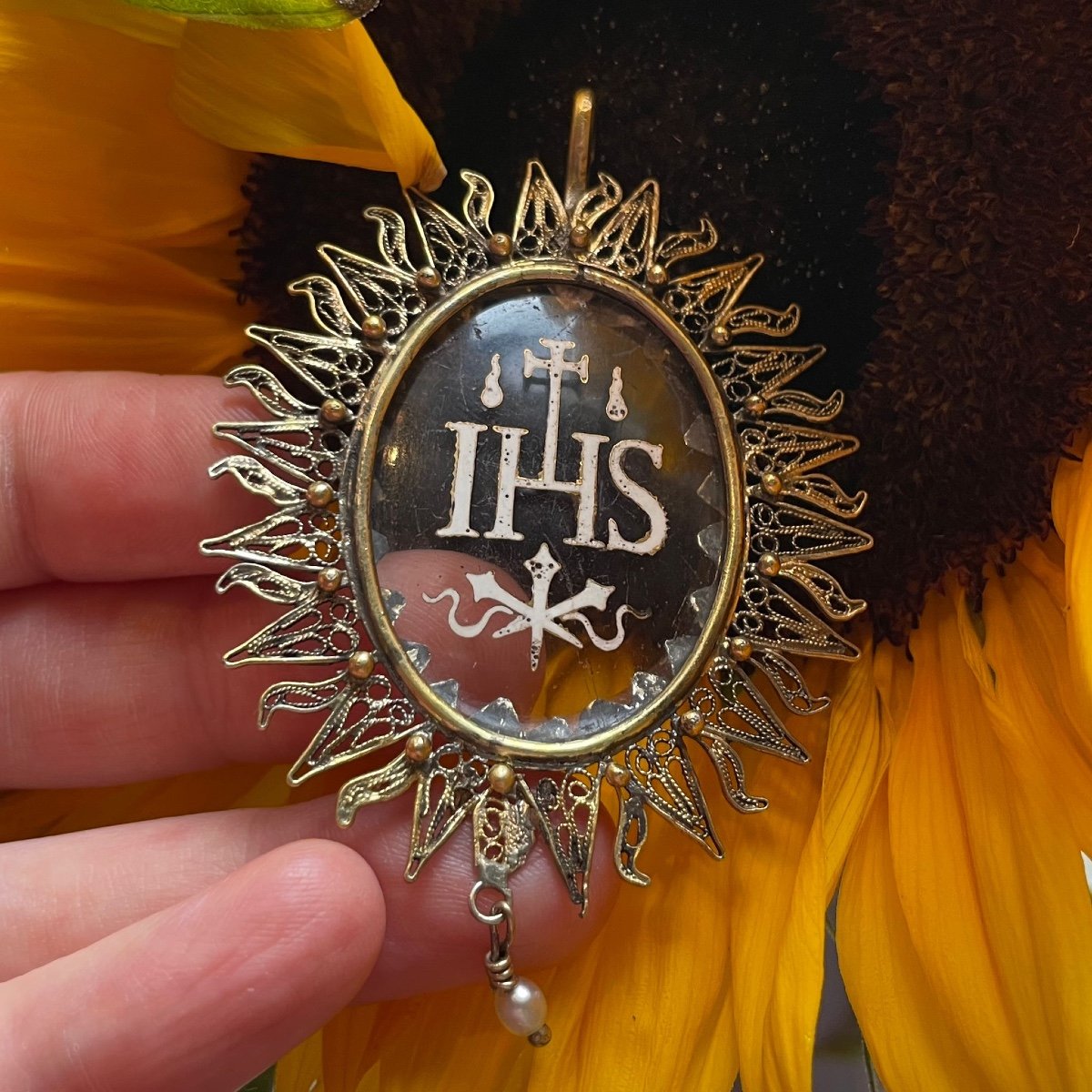 Silver Gilt Pendant With An Enamelled Glass ’ihs’. Spanish, Mid 17th Century.-photo-4