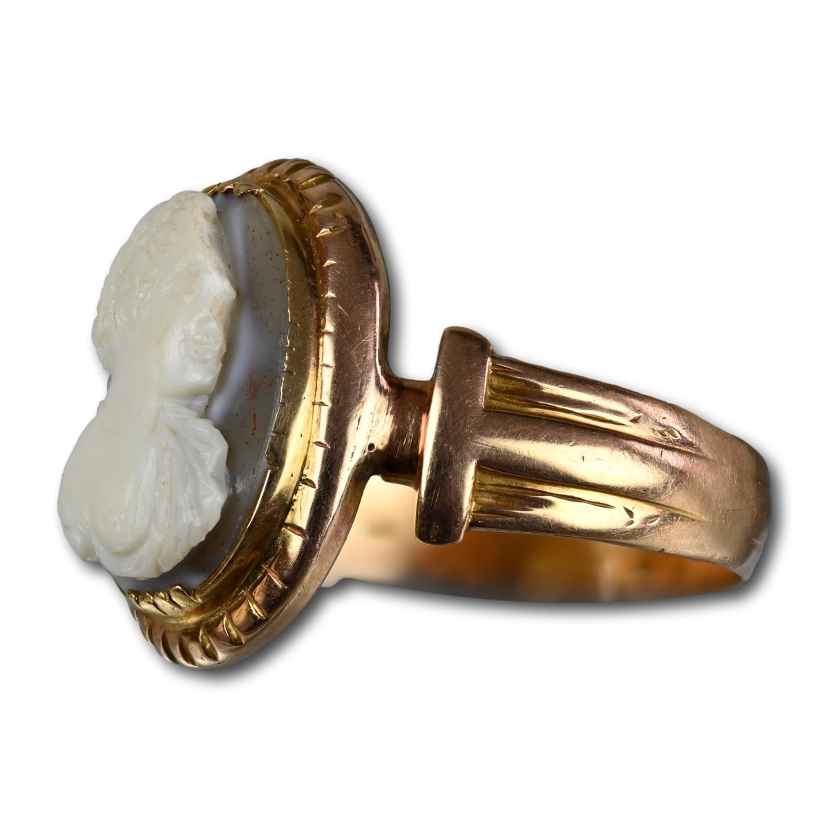 Bague En Or Avec Un Camée En Sardoine De La Renaissance Représentant Une Muse. Italie, XVIe Siè-photo-3