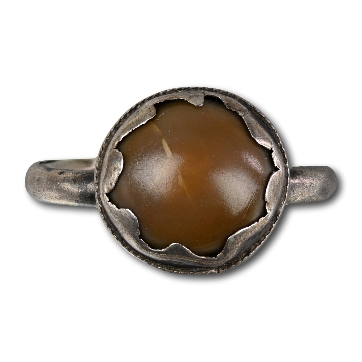 Bague Amulette Rare En Argent Avec Une Pierre De Crapaud. Europe Occidentale, XVIe Siècle 