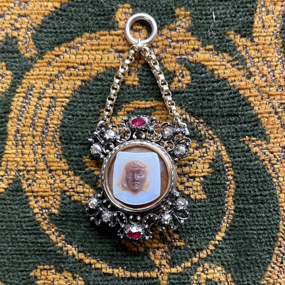 Silver And Gold Pendant With Diamonds, Rubies And A Cameo Of Veronica’s Veil.-photo-2