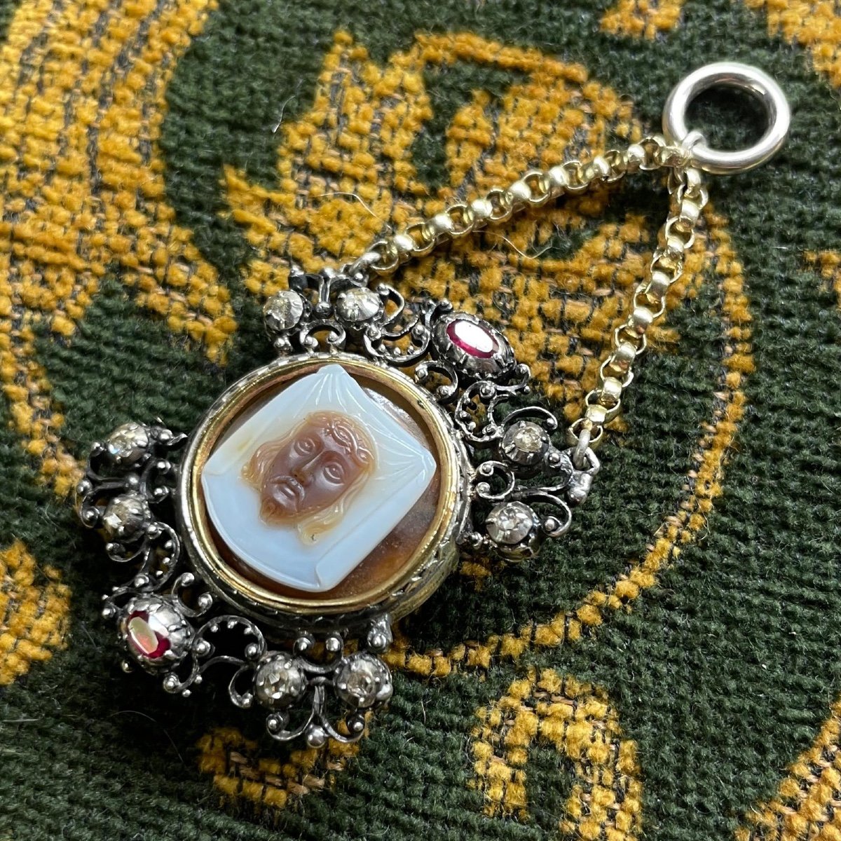 Silver And Gold Pendant With Diamonds, Rubies And A Cameo Of Veronica’s Veil.-photo-3