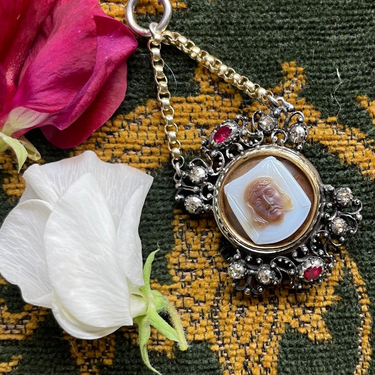 Silver And Gold Pendant With Diamonds, Rubies And A Cameo Of Veronica’s Veil.-photo-5