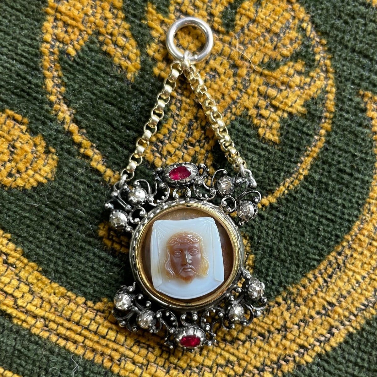 Silver And Gold Pendant With Diamonds, Rubies And A Cameo Of Veronica’s Veil.-photo-7