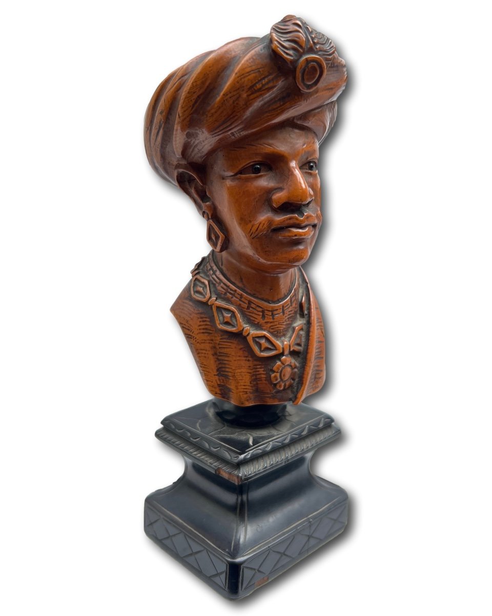 Boxwood Bust Of A Bejewelled Man Wearing A Turban. French, 19th Century.-photo-2