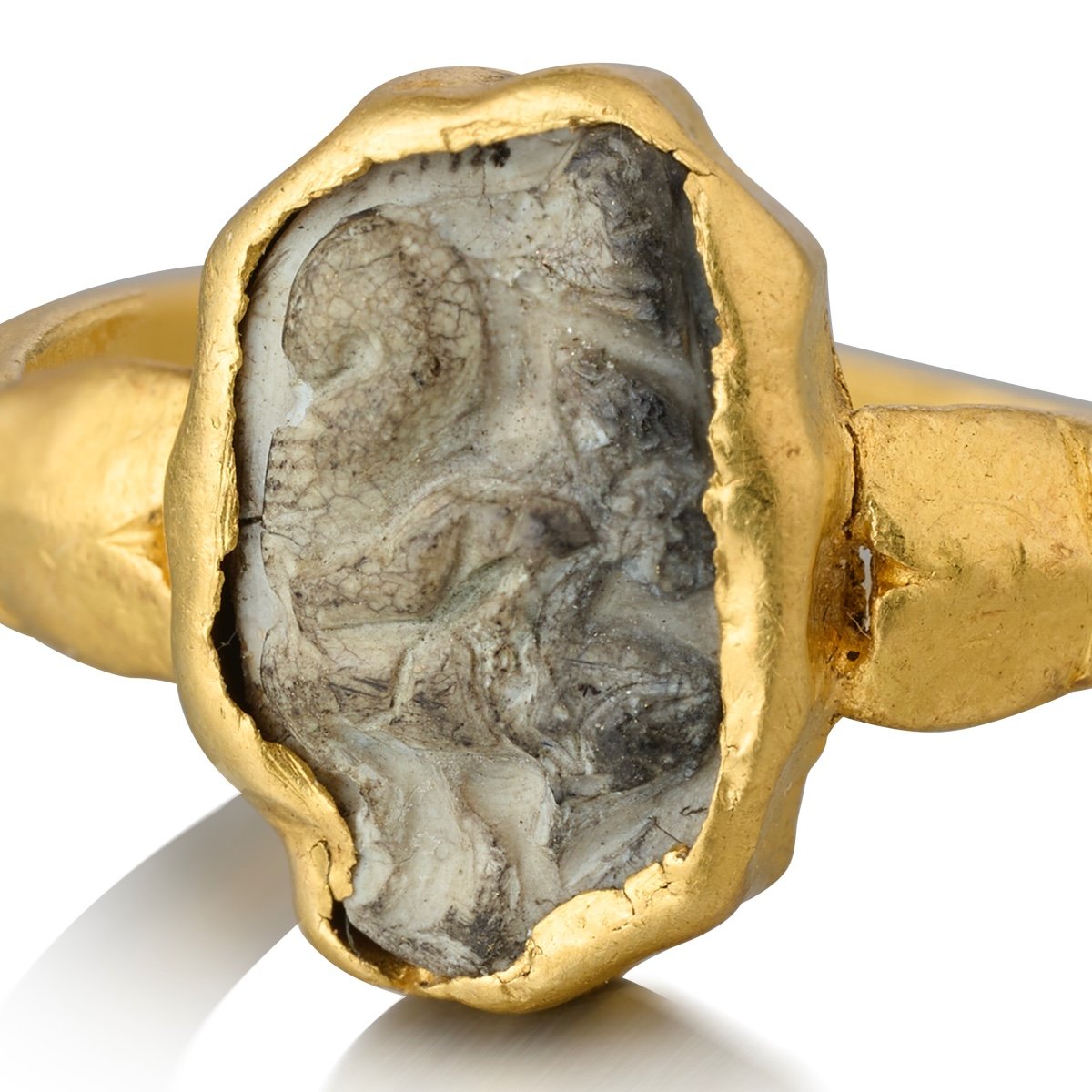 Ancient Gold Ring Set With A Burnt Agate Cameo Of Eros Riding A Hippocampus.-photo-2