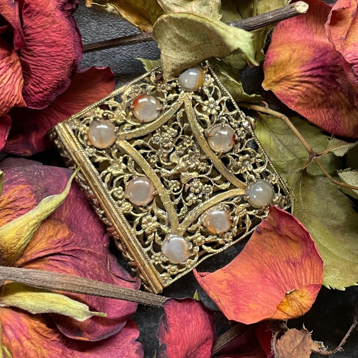 Book Shaped Needle Case With Garnets And Agates. Dutch, Circa 1700. -photo-3