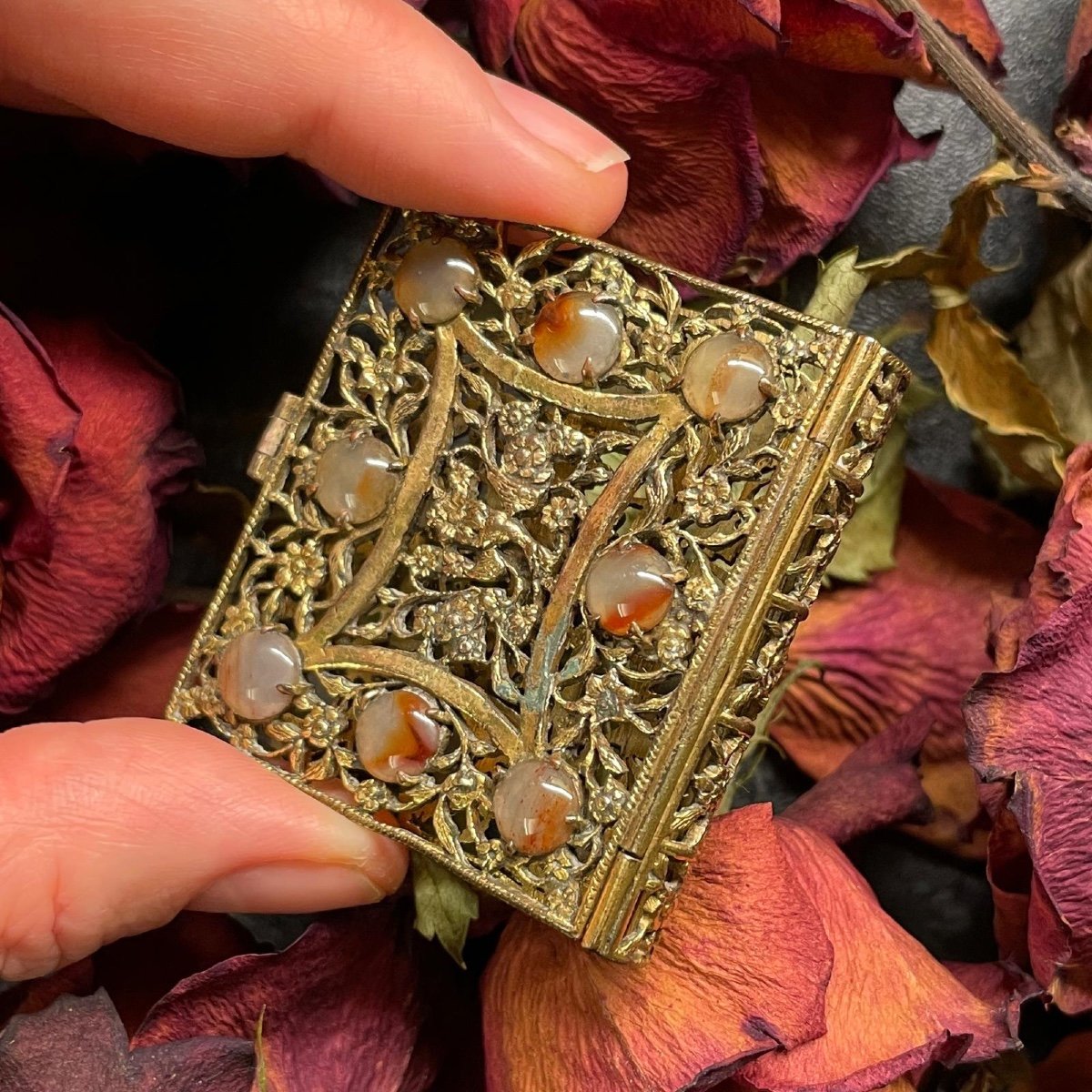 Book Shaped Needle Case With Garnets And Agates. Dutch, Circa 1700. -photo-4