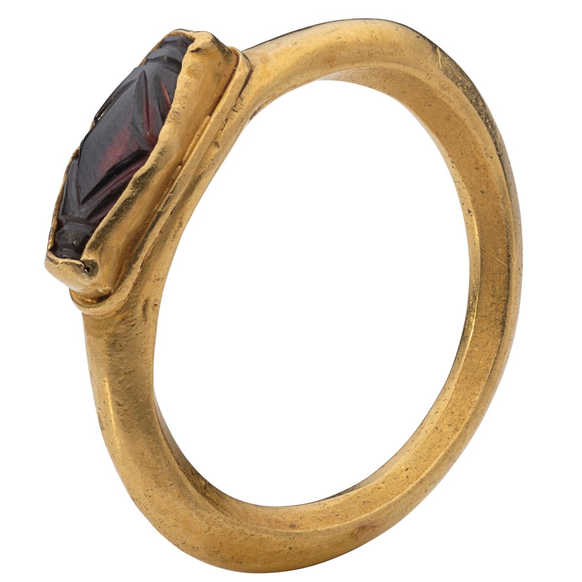 Bague Ancienne En Or Avec Un Grenat Elliptique. Romaine, Ier - IIIe Siècle Après J.-c.  