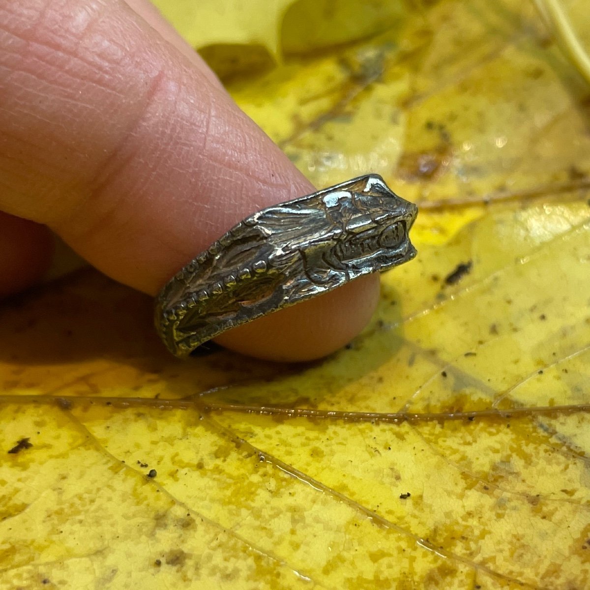 Bague Iconographique En Argent Doré Avec Des Saintes Femmes. Angleterre, XVe Siècle. -photo-3