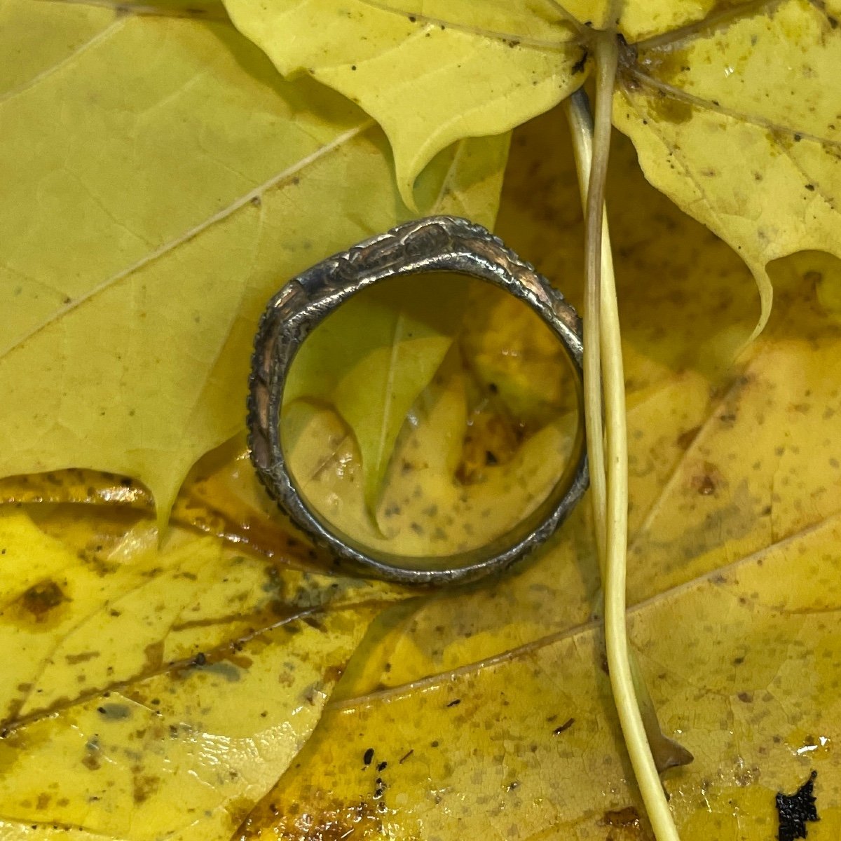 Bague Iconographique En Argent Doré Avec Des Saintes Femmes. Angleterre, XVe Siècle. -photo-4