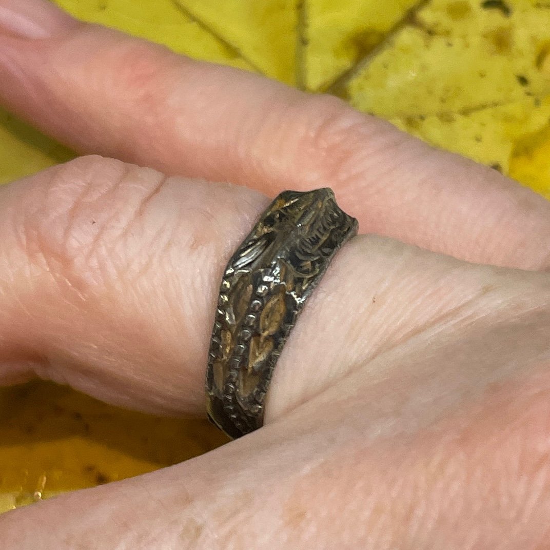 Bague Iconographique En Argent Doré Avec Des Saintes Femmes. Angleterre, XVe Siècle. -photo-7