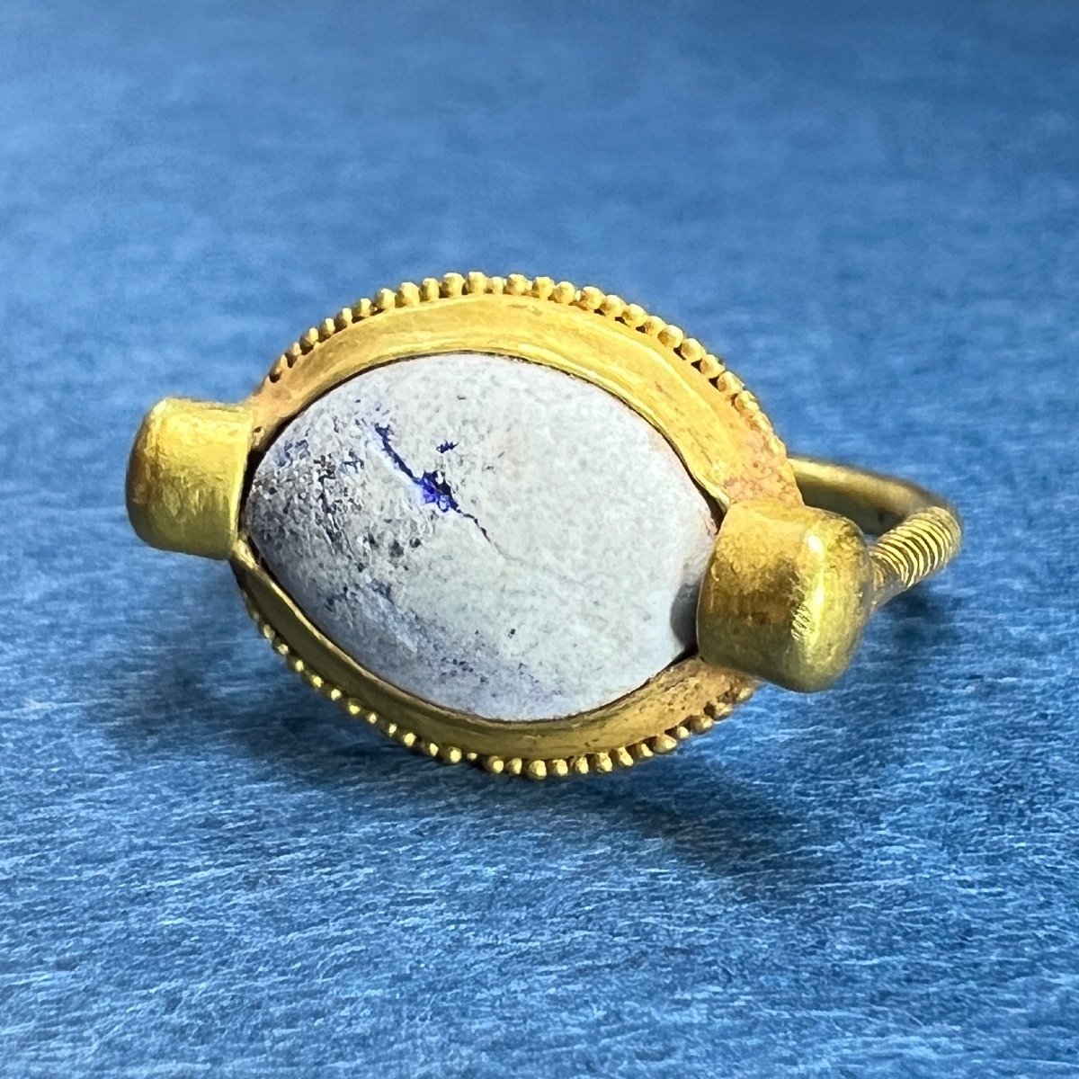 Bague En Or Avec Un « œil » Amulette En Pâte De Verre. Grec Ou Chypriote, 5e Siècle Avant J.-c.-photo-2