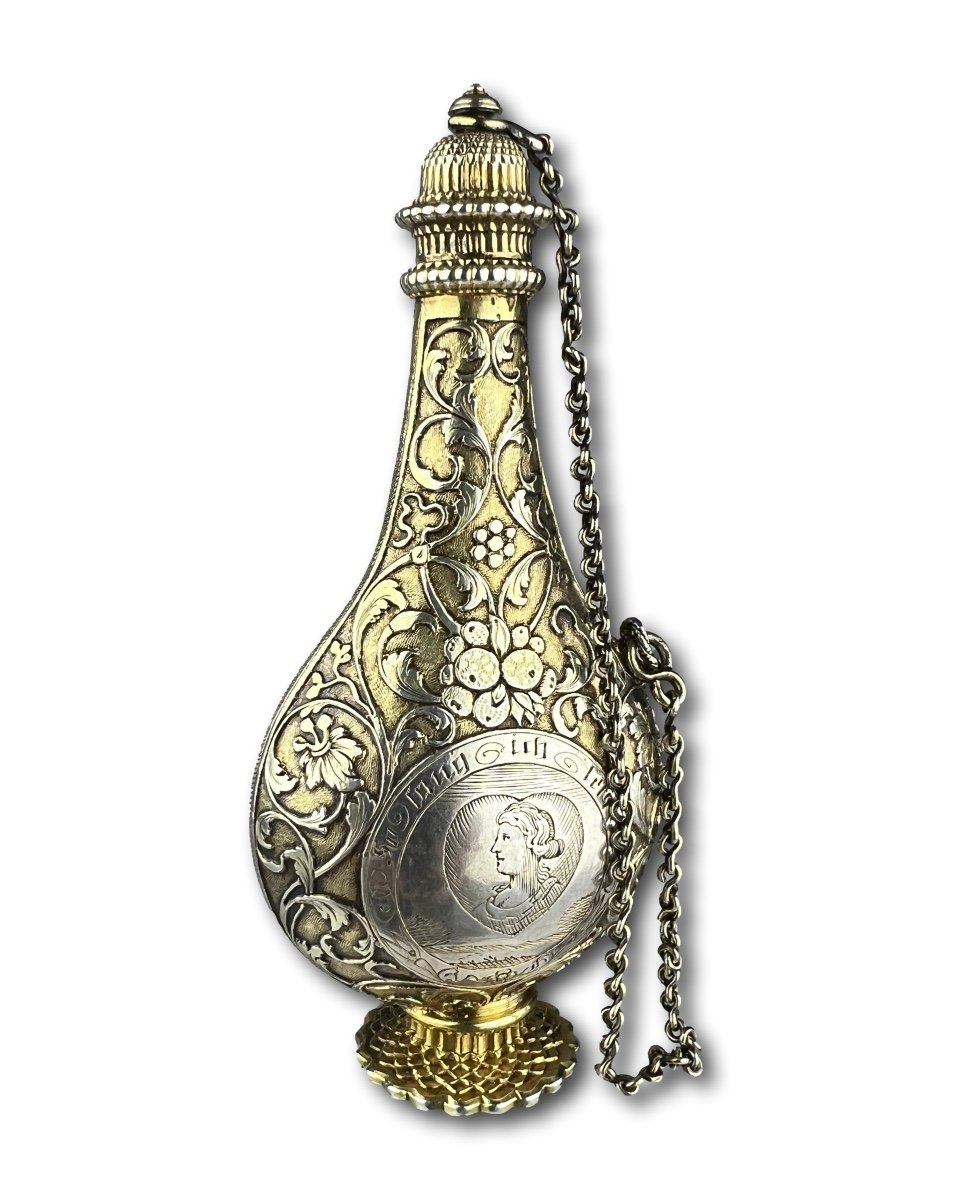 Chased And Engraved Silver Gilt Scent Bottle. German, Augsburg, Circa 1700.-photo-3