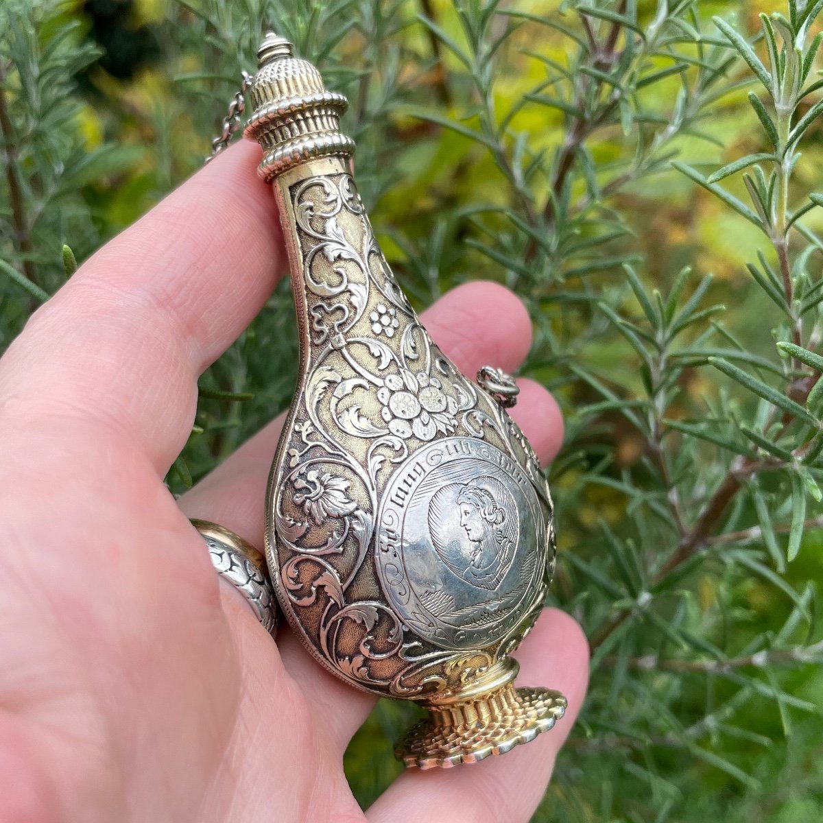 Chased And Engraved Silver Gilt Scent Bottle. German, Augsburg, Circa 1700.-photo-7